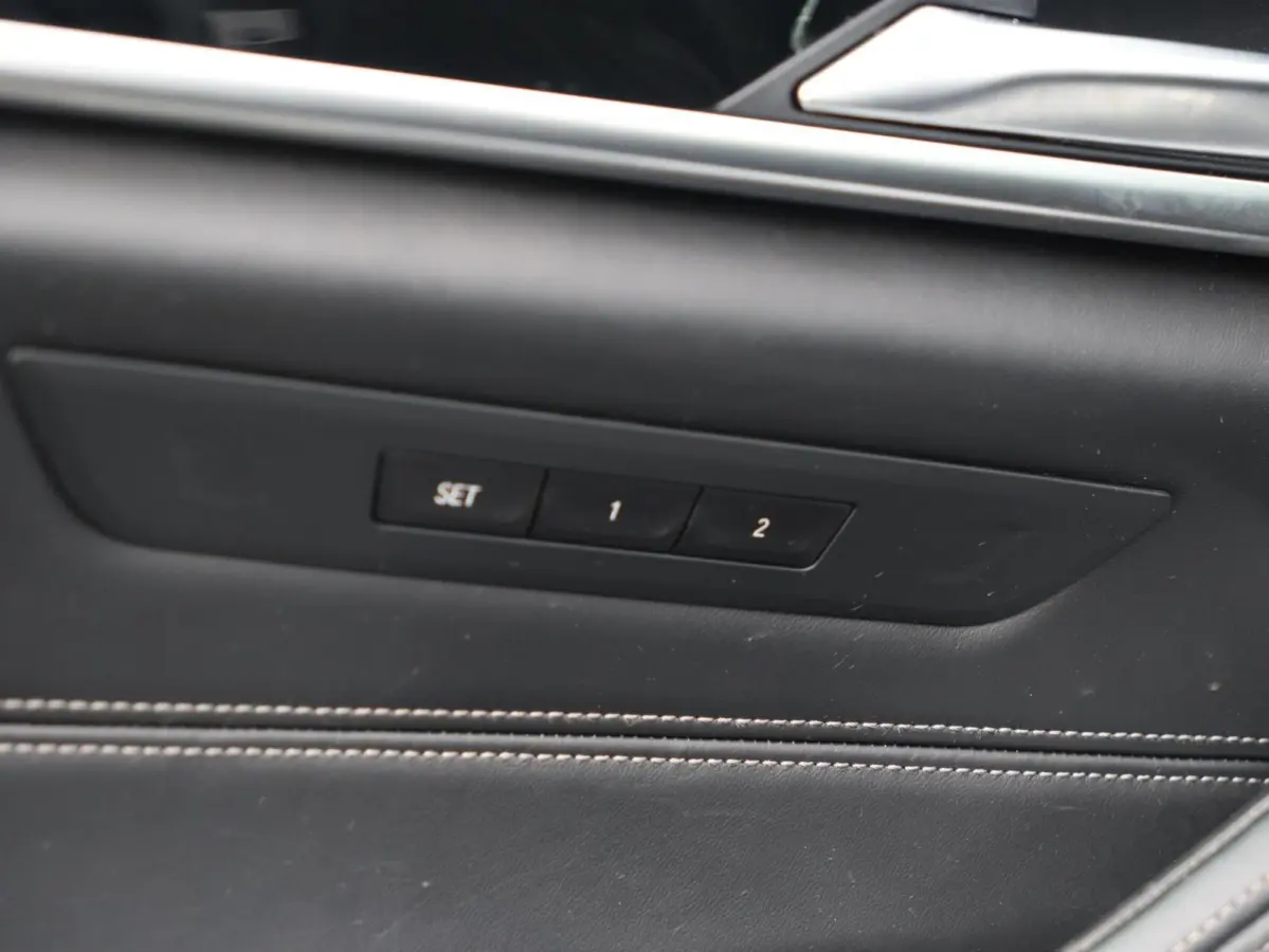 540i xDrive High Executive M-sport | Soft close
