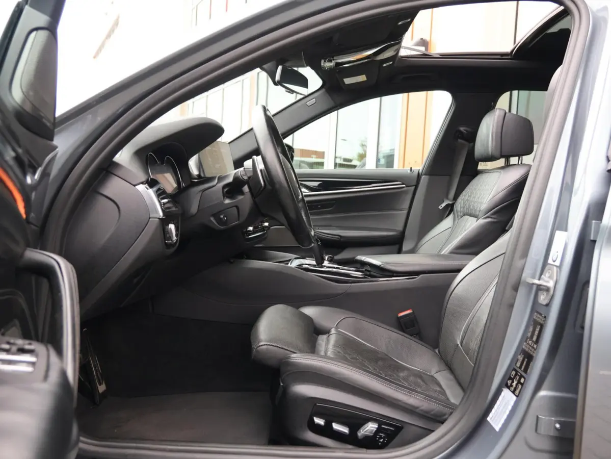 540i xDrive High Executive M-sport | Soft close