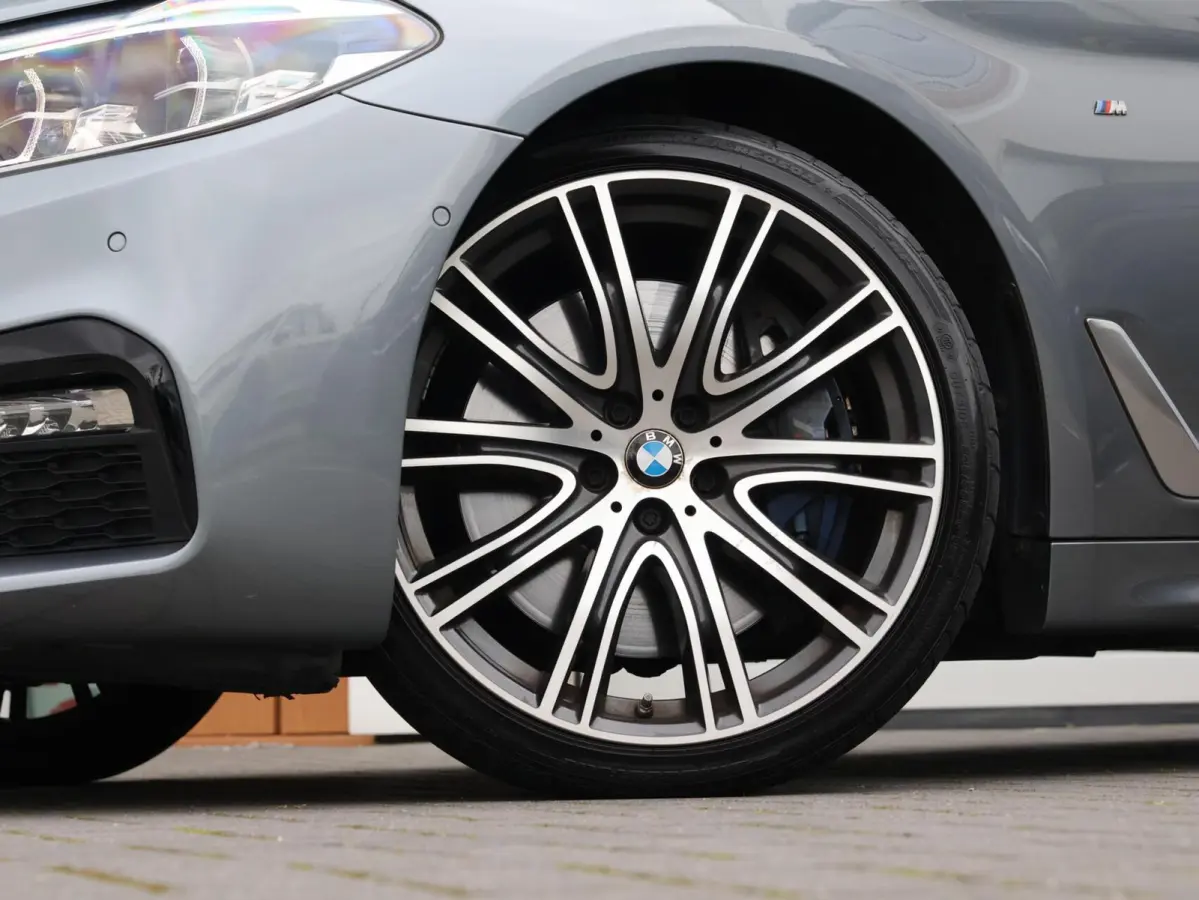 540i xDrive High Executive M-sport | Soft close