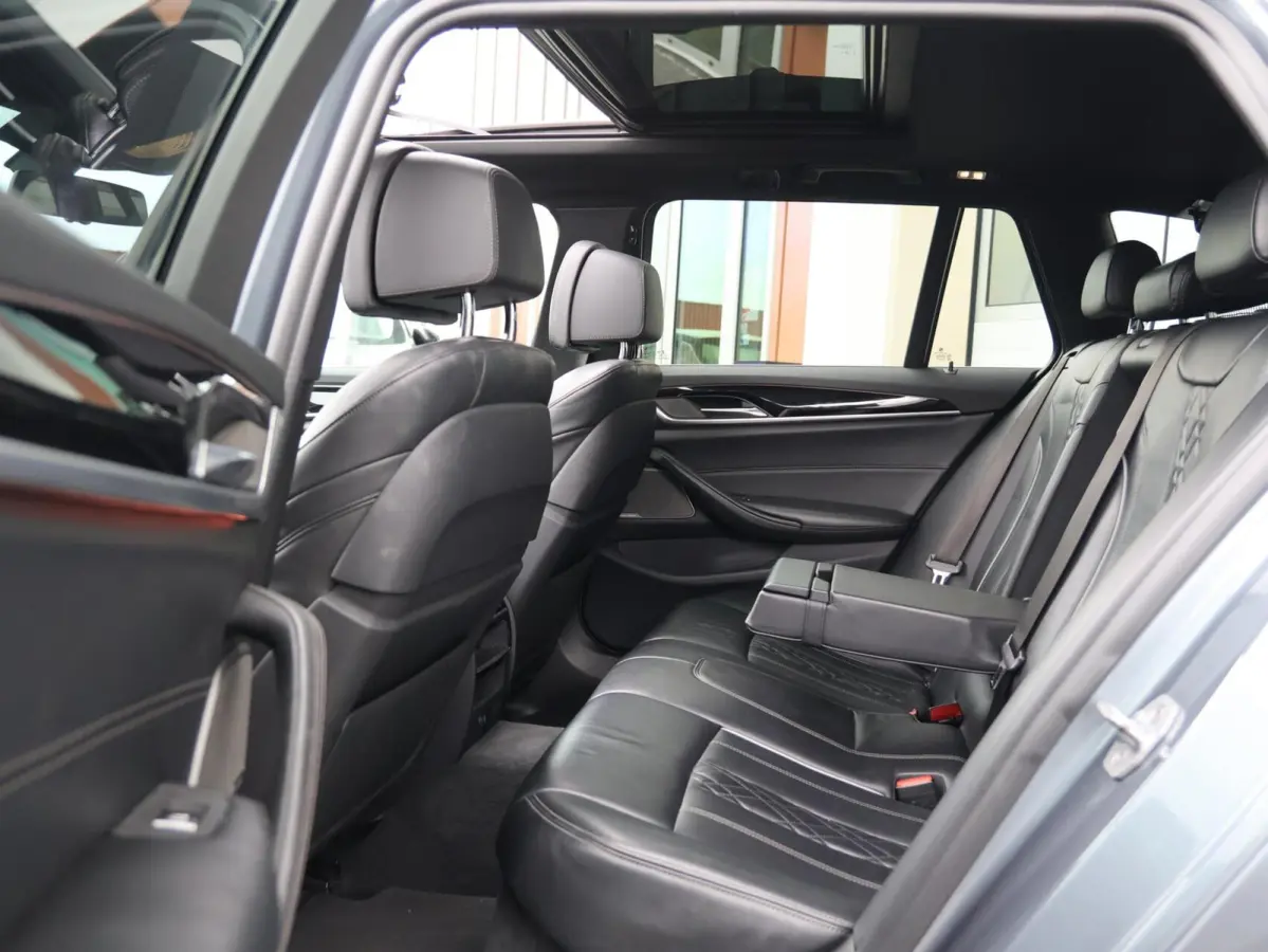 540i xDrive High Executive M-sport | Soft close