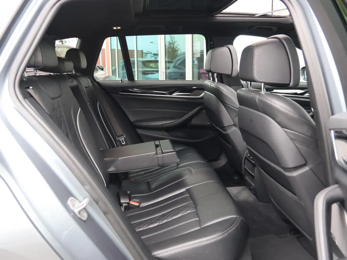 540i xDrive High Executive M-sport | Soft close