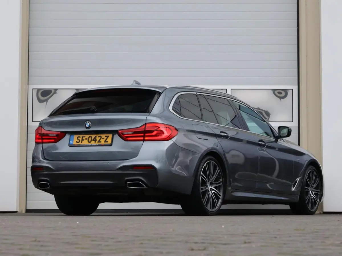 540i xDrive High Executive M-sport | Soft close