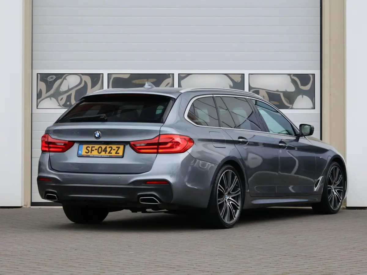 540i xDrive High Executive M-sport | Soft close