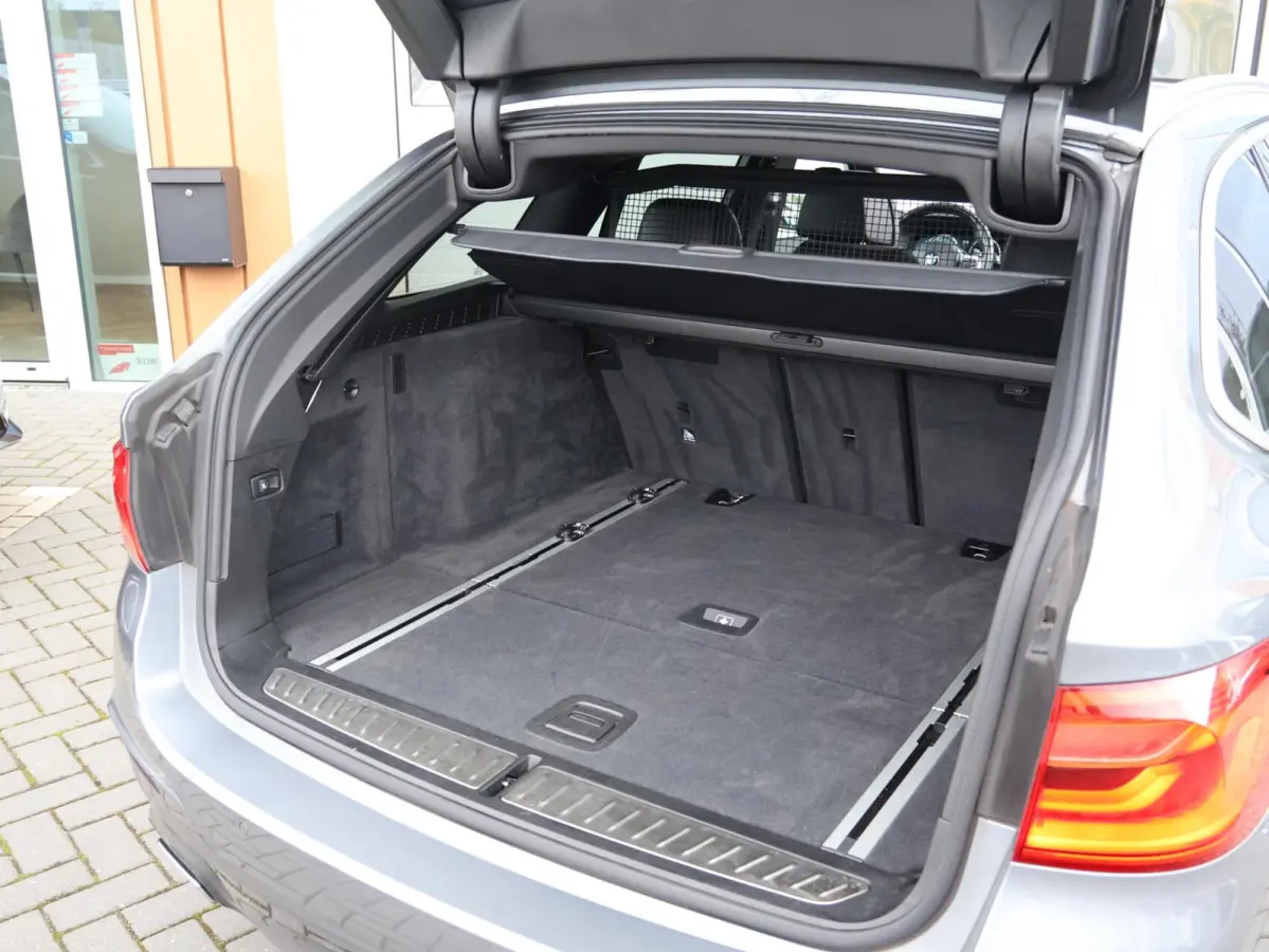 540i xDrive High Executive M-sport | Soft close