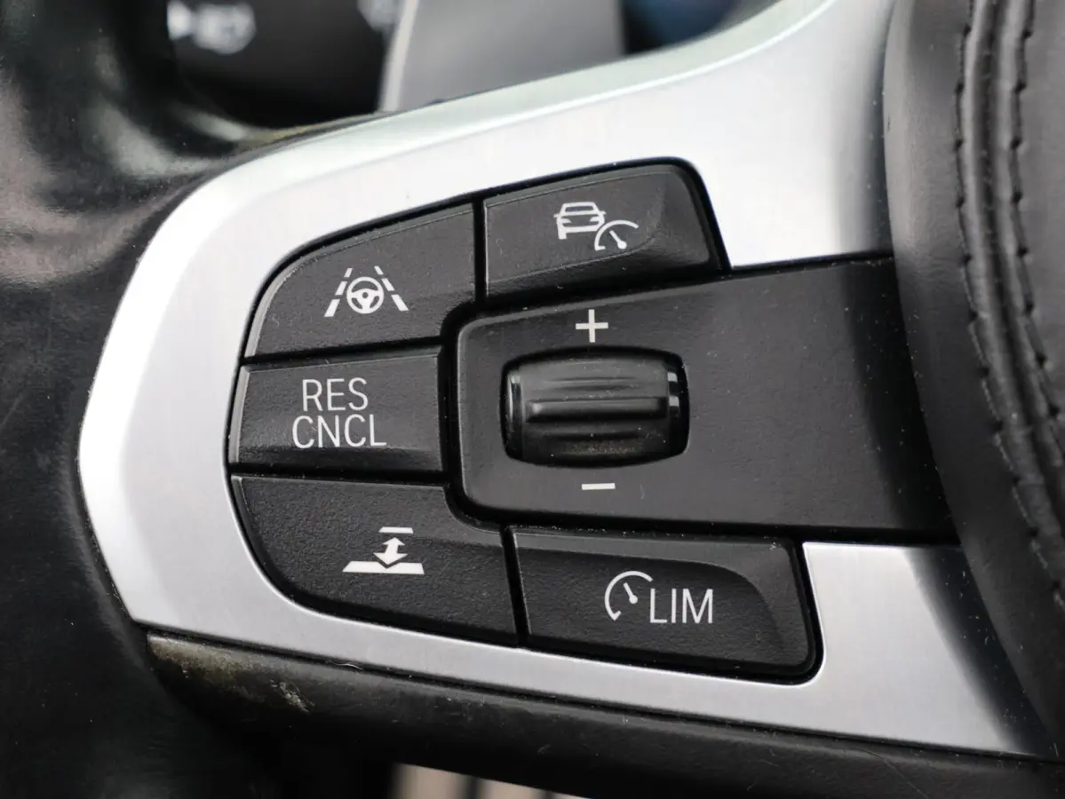 540i xDrive High Executive M-sport | Soft close