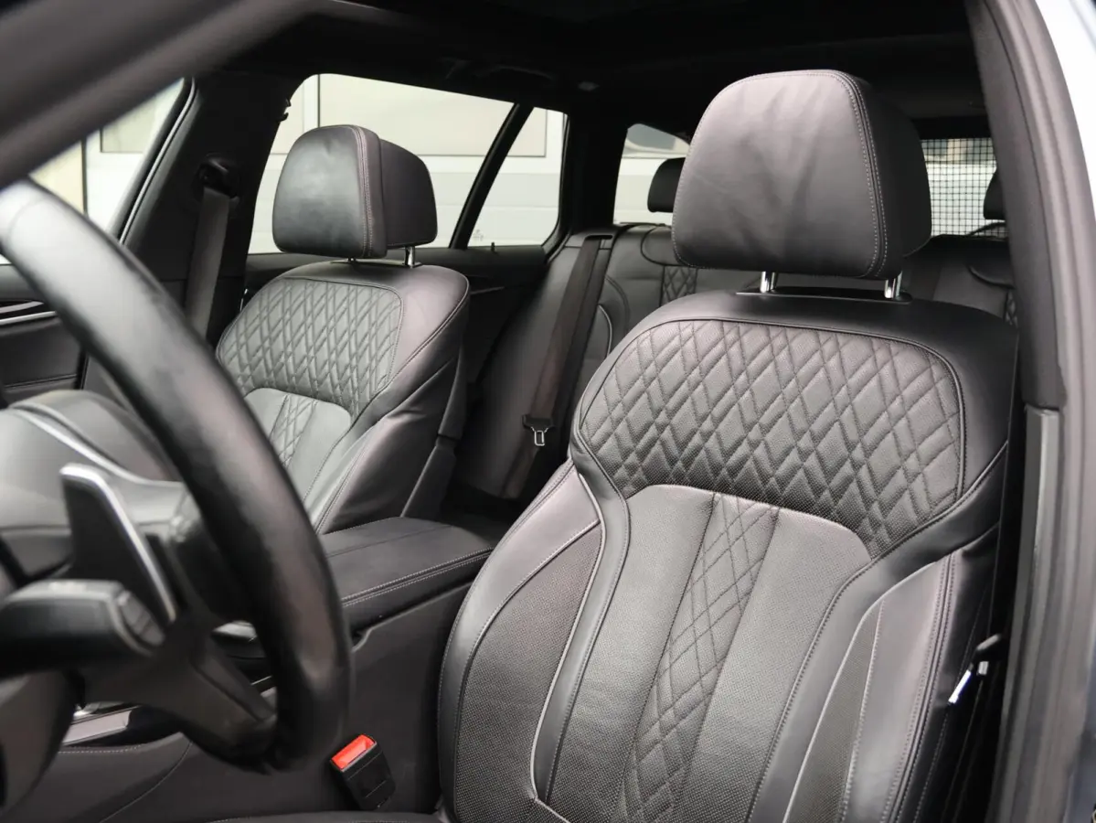 540i xDrive High Executive M-sport | Soft close