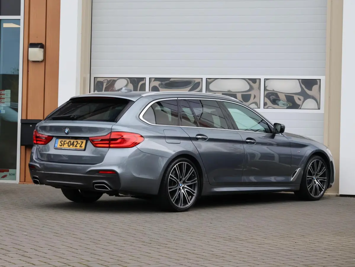 540i xDrive High Executive M-sport | Soft close