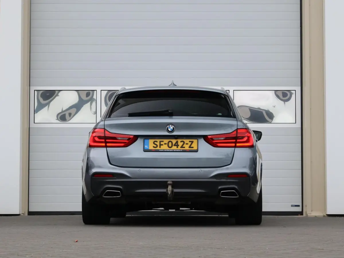 540i xDrive High Executive M-sport | Soft close