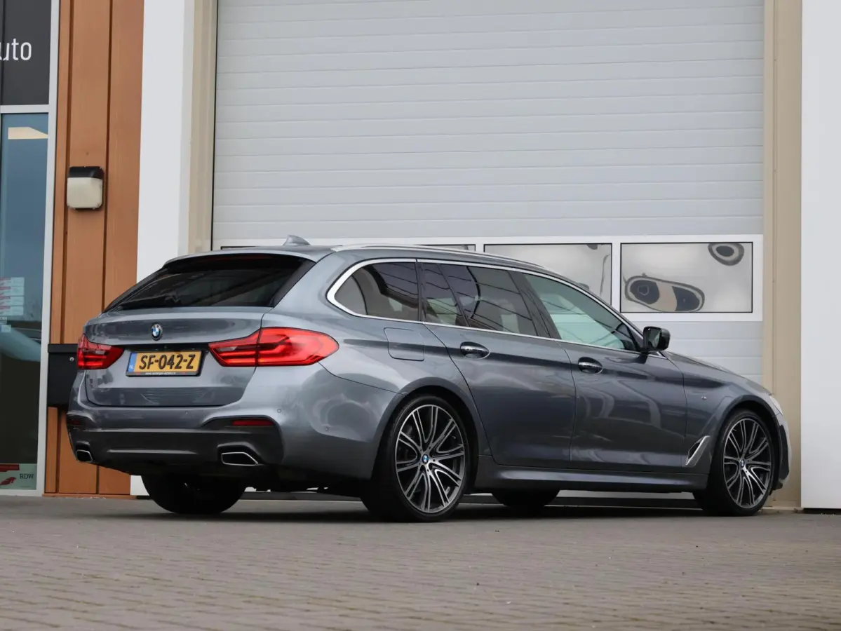 540i xDrive High Executive M-sport | Soft close