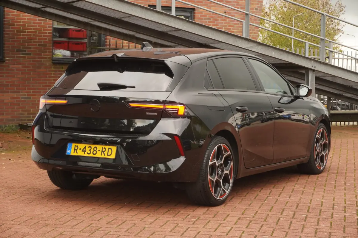 1.6 PHEV GS Line / NappaLeer / 360"Camera / ACC / Massage / 1EIG / LED / Stoelwarm.&koel. / HUD / DEALER ONDERHOUDEN !!