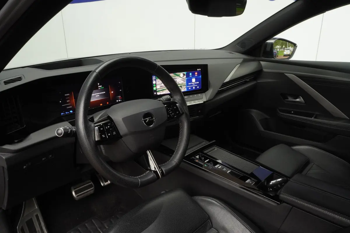1.6 PHEV GS Line / NappaLeer / 360"Camera / ACC / Massage / 1EIG / LED / Stoelwarm.&koel. / HUD / DEALER ONDERHOUDEN !!