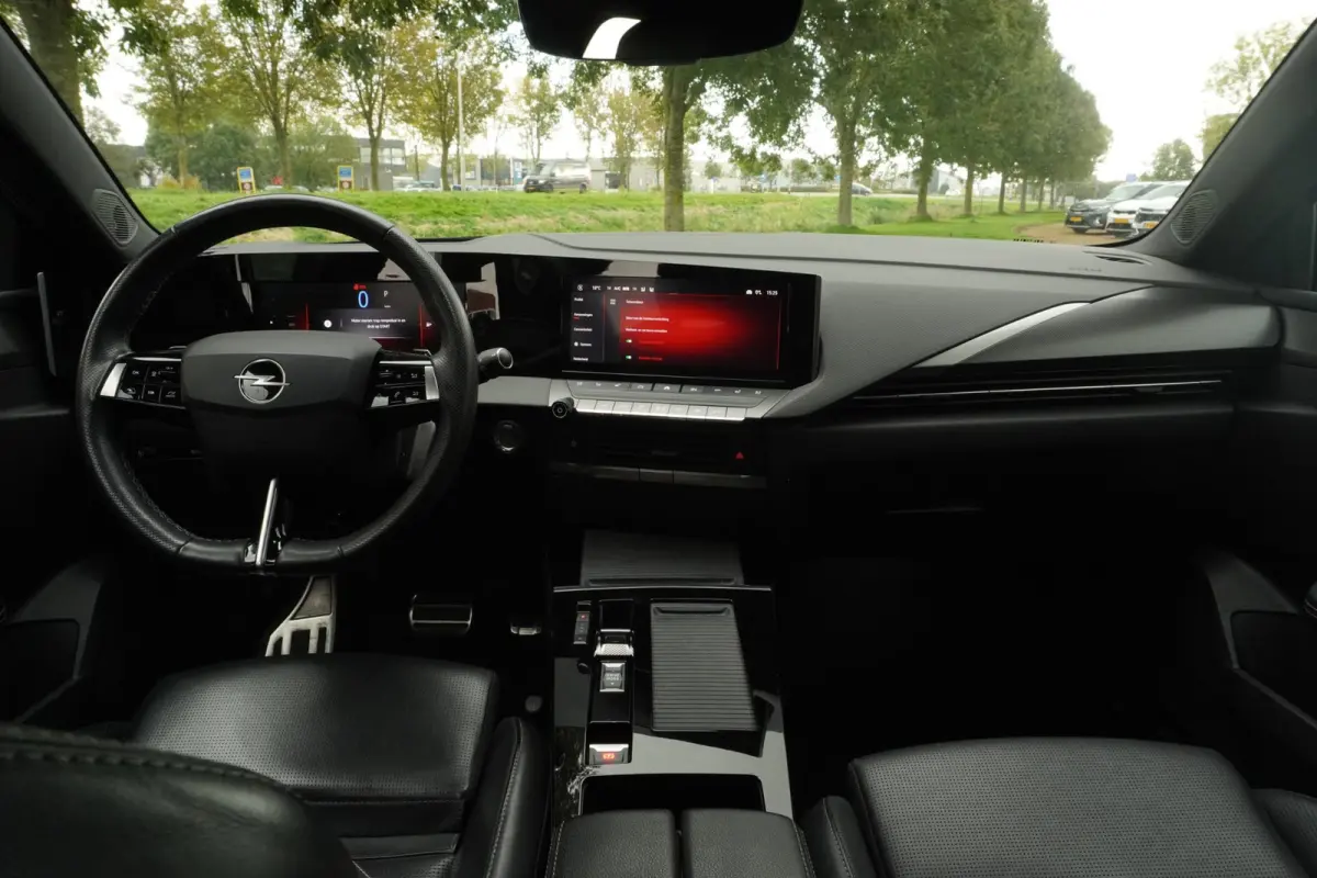 1.6 PHEV GS Line / NappaLeer / 360"Camera / ACC / Massage / 1EIG / LED / Stoelwarm.&koel. / HUD / DEALER ONDERHOUDEN !!
