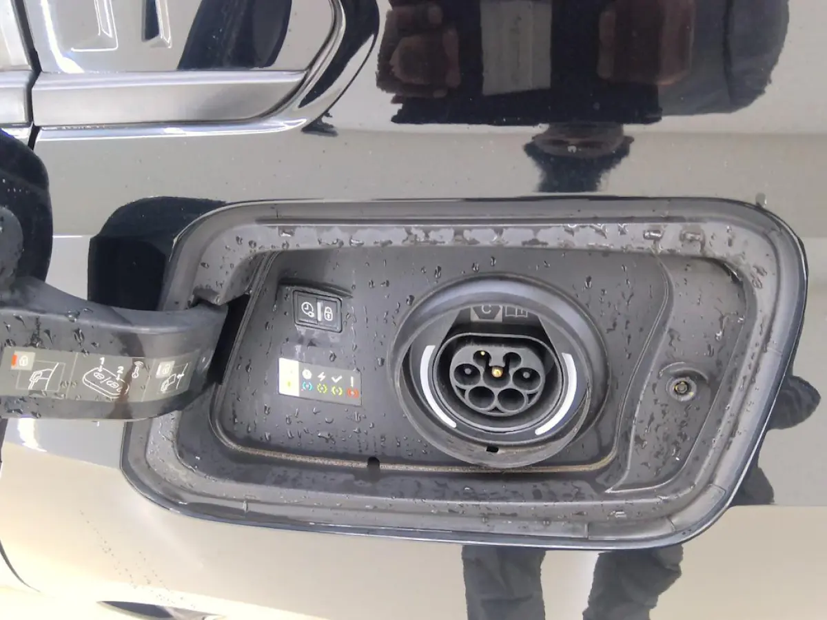 1.6 Hybrid GS Line+Led+Adaptief-cruise+vitrual+Navigatie+camera+stoel-verw+18"lmv = OKT -2022