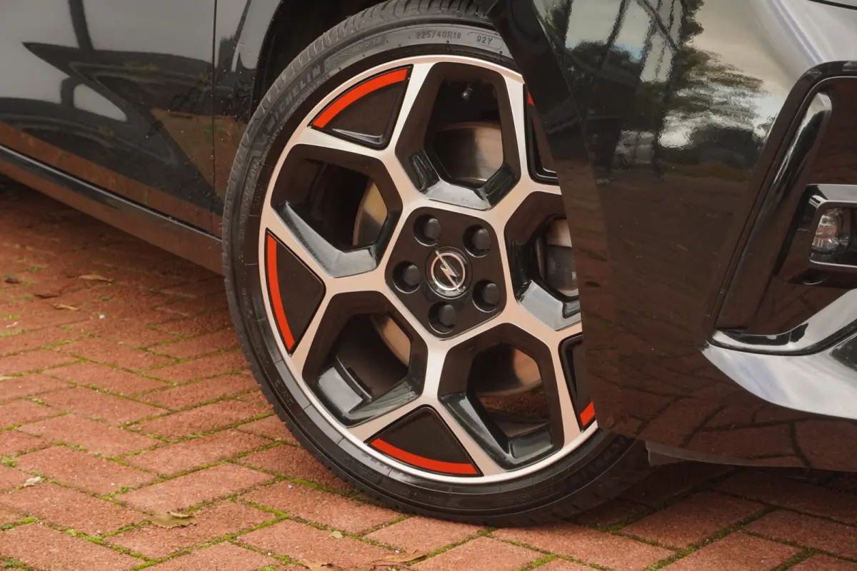 1.6 PHEV GS Line / NappaLeer / 360"Camera / ACC / Massage / 1EIG / LED / Stoelwarm.&koel. / HUD / DEALER ONDERHOUDEN !!