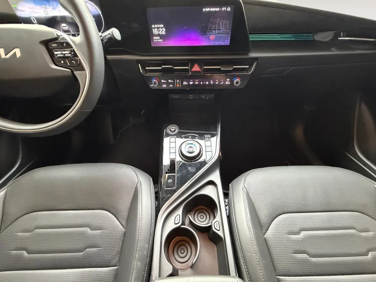 Edition Advanced 64.8 kWh | *1E EIGENAAR | FABRIEKSGARANTIE | *LAGE KM-STAND | APPLE CARPLAY/ ANDROID AUTO | STUUR/ STOELVERWARMING | NAVI | CAMERA | ETC…