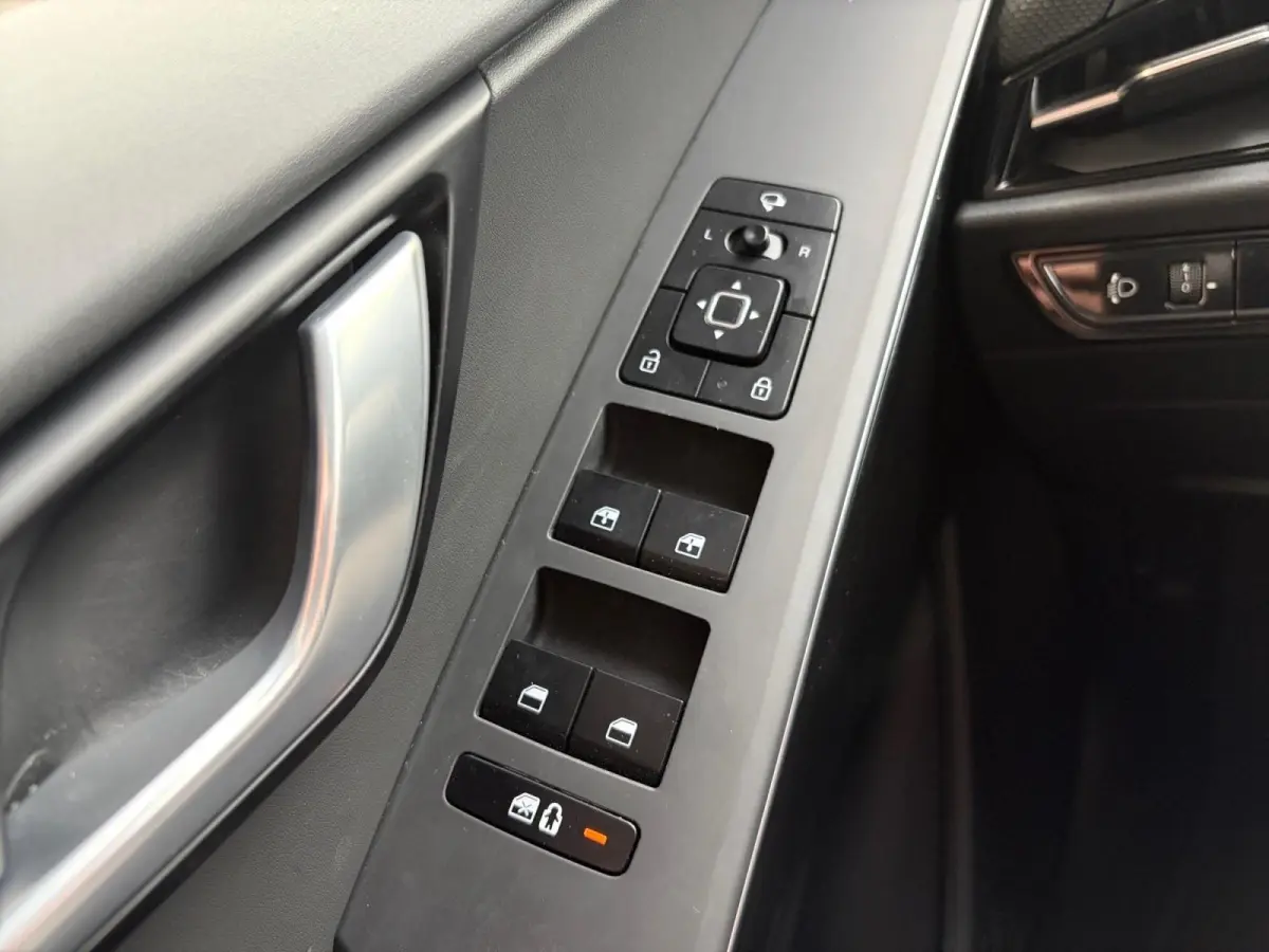 Edition Advanced 64.8 kWh | *1E EIGENAAR | FABRIEKSGARANTIE | *LAGE KM-STAND | APPLE CARPLAY/ ANDROID AUTO | STUUR/ STOELVERWARMING | NAVI | CAMERA | ETC…