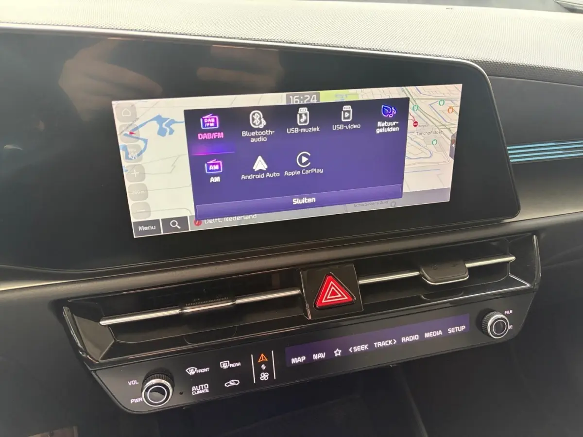 Edition Advanced 64.8 kWh | *1E EIGENAAR | FABRIEKSGARANTIE | *LAGE KM-STAND | APPLE CARPLAY/ ANDROID AUTO | STUUR/ STOELVERWARMING | NAVI | CAMERA | ETC…