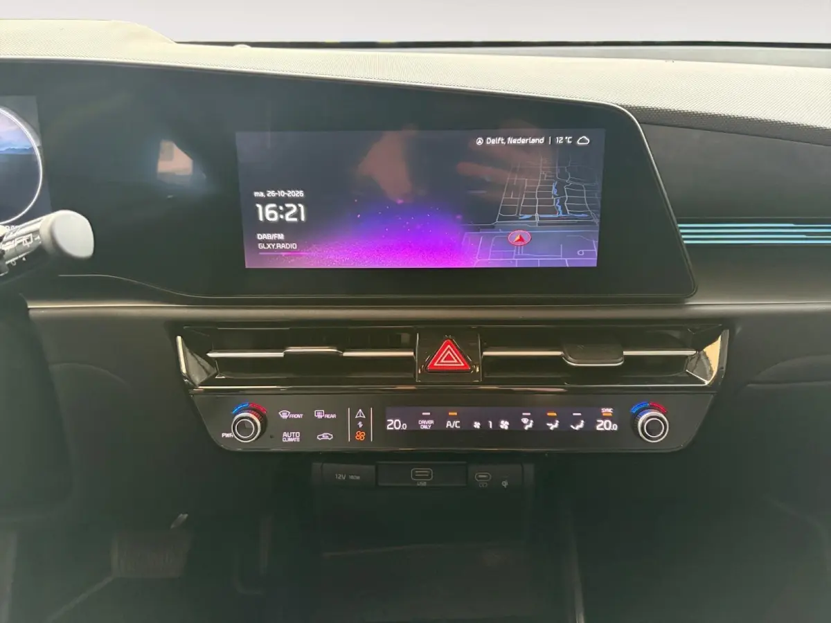 Edition Advanced 64.8 kWh | *1E EIGENAAR | FABRIEKSGARANTIE | *LAGE KM-STAND | APPLE CARPLAY/ ANDROID AUTO | STUUR/ STOELVERWARMING | NAVI | CAMERA | ETC…