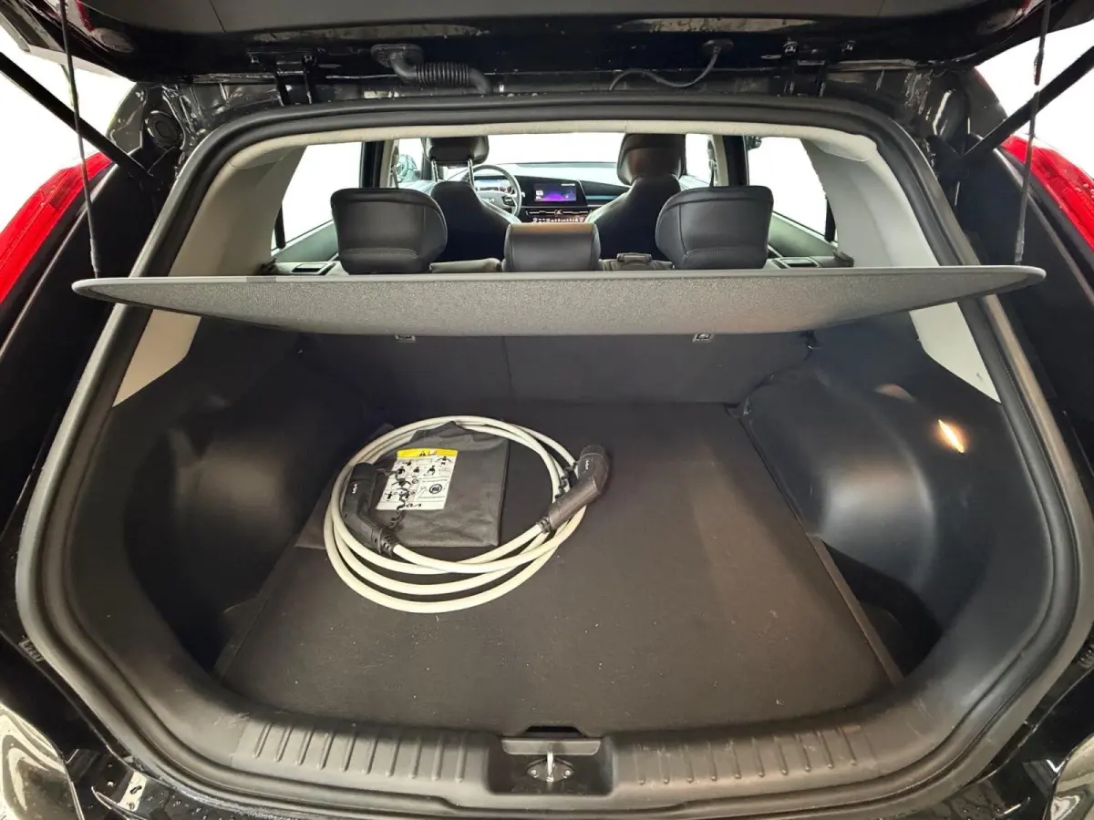 Edition Advanced 64.8 kWh | *1E EIGENAAR | FABRIEKSGARANTIE | *LAGE KM-STAND | APPLE CARPLAY/ ANDROID AUTO | STUUR/ STOELVERWARMING | NAVI | CAMERA | ETC…