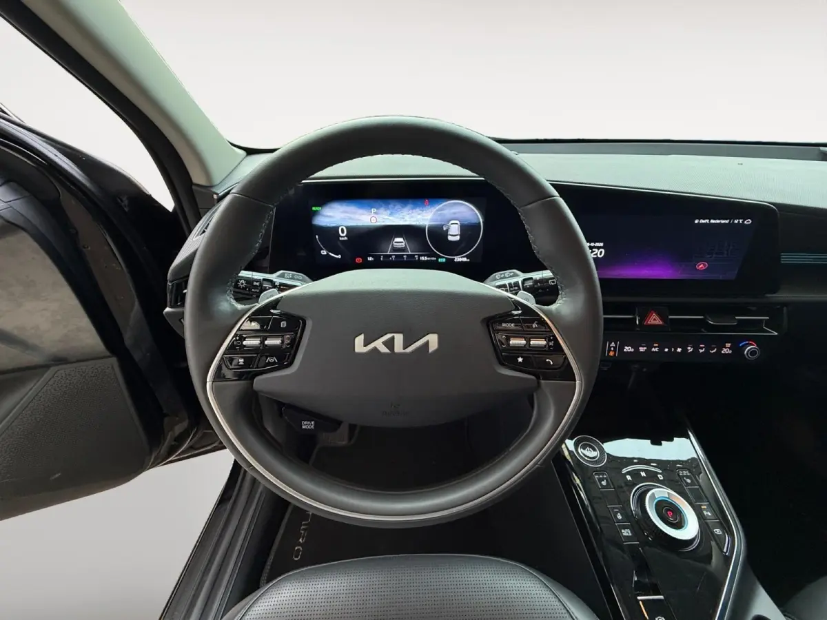 Edition Advanced 64.8 kWh | *1E EIGENAAR | FABRIEKSGARANTIE | *LAGE KM-STAND | APPLE CARPLAY/ ANDROID AUTO | STUUR/ STOELVERWARMING | NAVI | CAMERA | ETC…