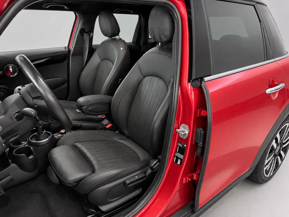 1.5 Cooper Summer Red Edition | LED | Automaat | Panoramadak | Harman Kardon Audio |  Airco | Cruise Control | Keyless Entry |