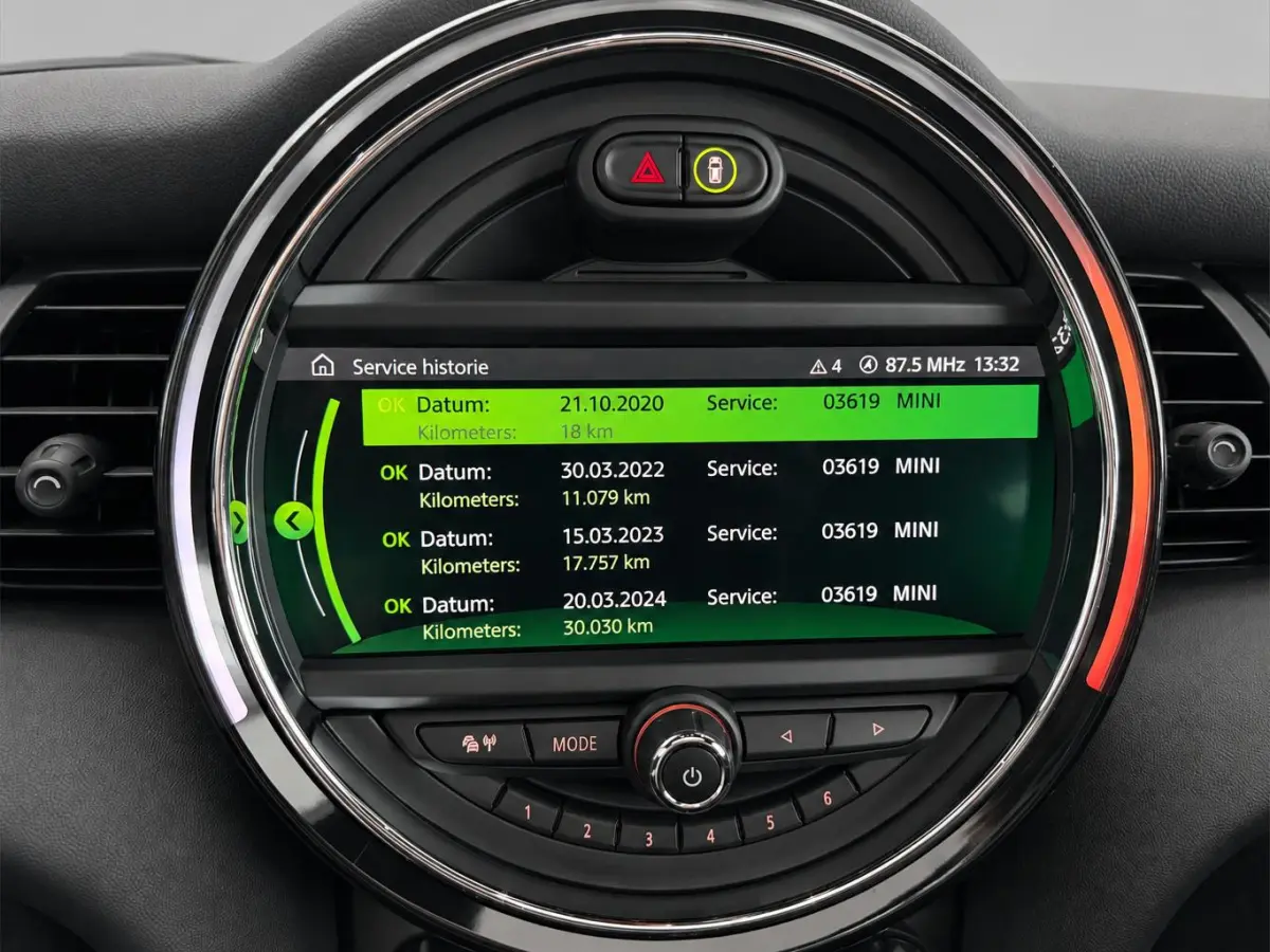 1.5 Cooper Summer Red Edition | LED | Automaat | Panoramadak | Harman Kardon Audio |  Airco | Cruise Control | Keyless Entry |