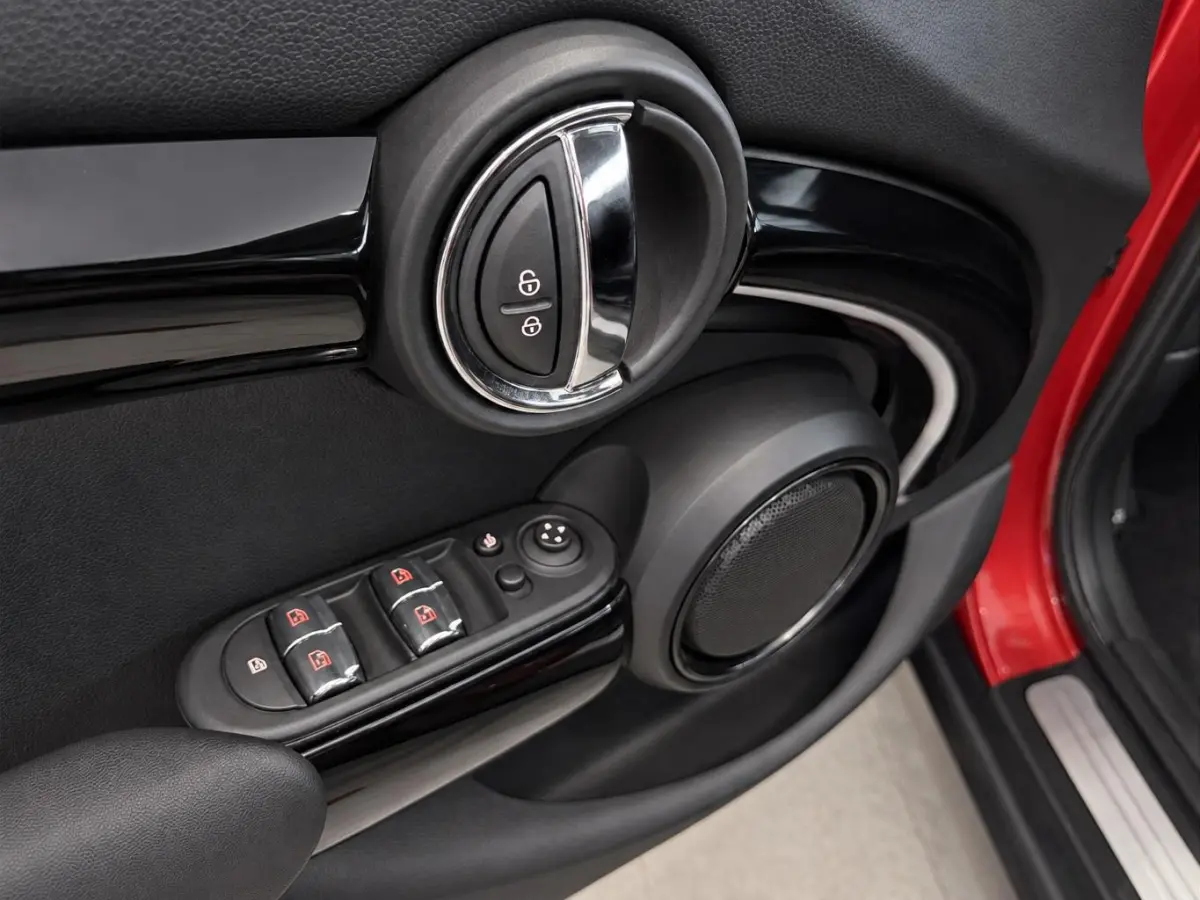 1.5 Cooper Summer Red Edition | LED | Automaat | Panoramadak | Harman Kardon Audio |  Airco | Cruise Control | Keyless Entry |