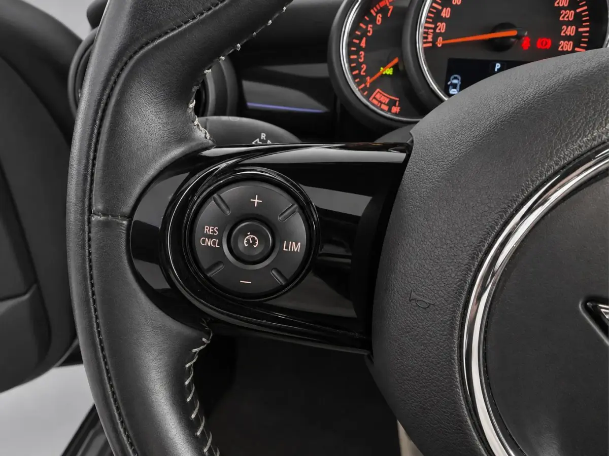 1.5 Cooper Summer Red Edition | LED | Automaat | Panoramadak | Harman Kardon Audio |  Airco | Cruise Control | Keyless Entry |