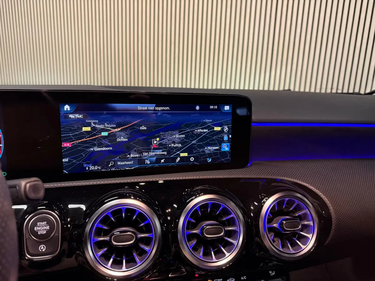 200 AMG STYLING-PANO-CAMERA-NIGHT-MULTISPAAKS-APPLE CARPLAY