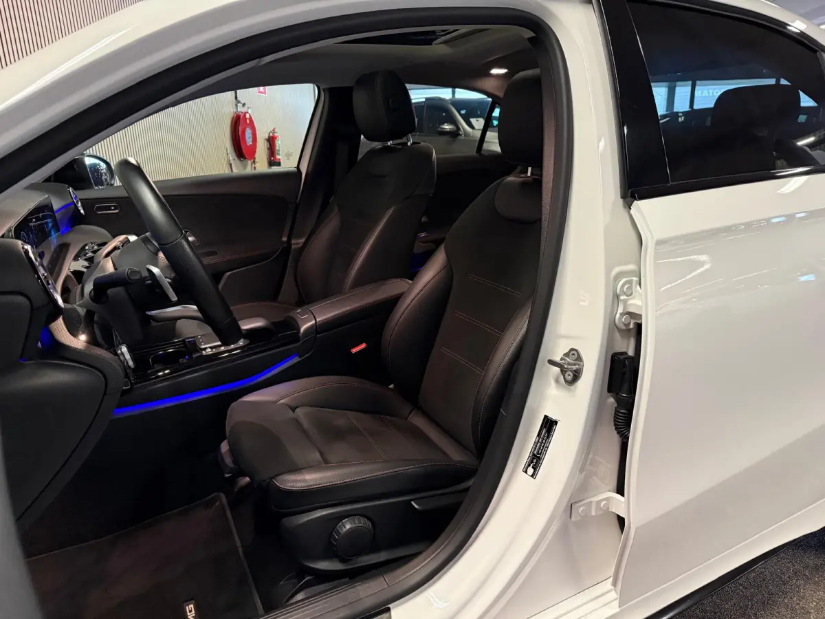 200 AMG STYLING-PANO-CAMERA-NIGHT-MULTISPAAKS-APPLE CARPLAY