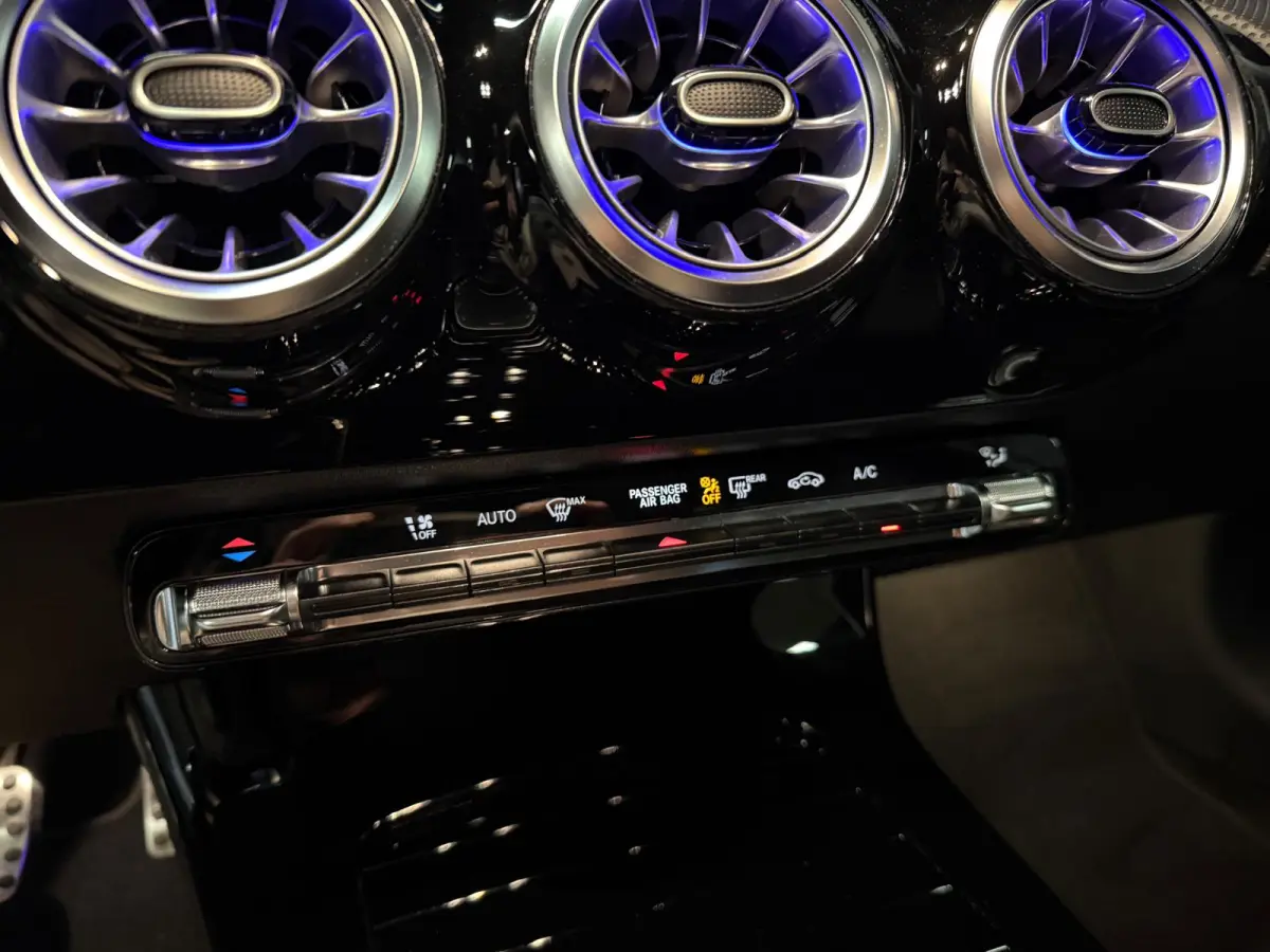 200 AMG STYLING-PANO-CAMERA-NIGHT-MULTISPAAKS-APPLE CARPLAY