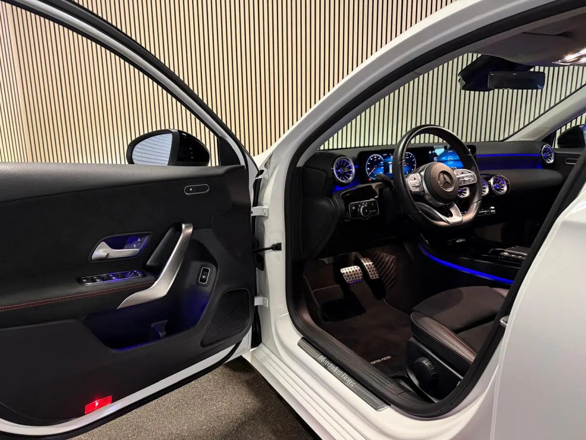 200 AMG STYLING-PANO-CAMERA-NIGHT-MULTISPAAKS-APPLE CARPLAY