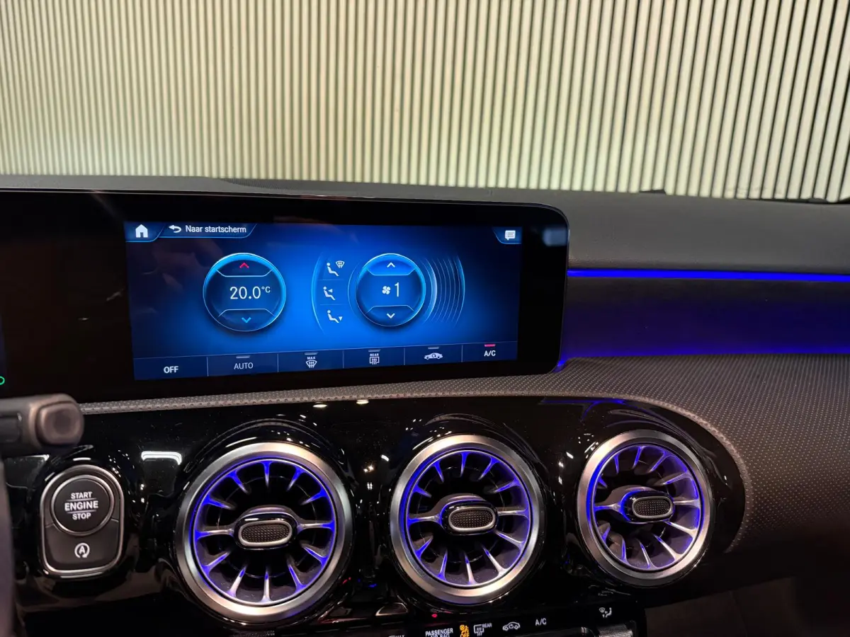 200 AMG STYLING-PANO-CAMERA-NIGHT-MULTISPAAKS-APPLE CARPLAY