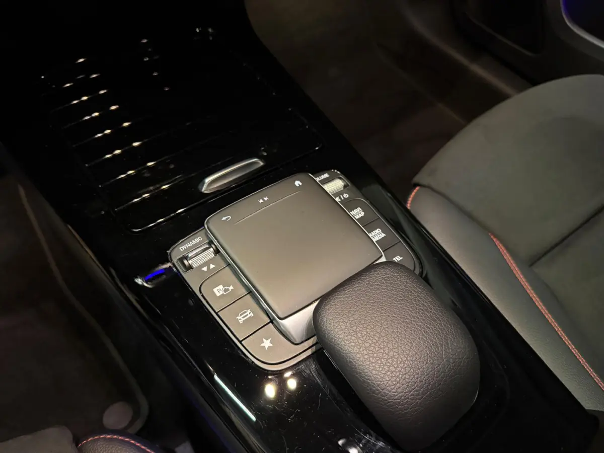200 AMG STYLING-PANO-CAMERA-NIGHT-MULTISPAAKS-APPLE CARPLAY