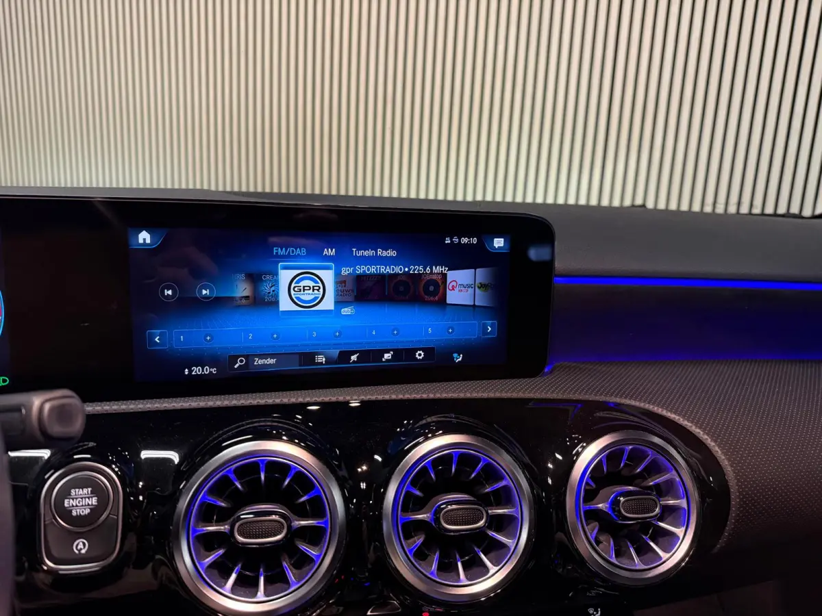 200 AMG STYLING-PANO-CAMERA-NIGHT-MULTISPAAKS-APPLE CARPLAY
