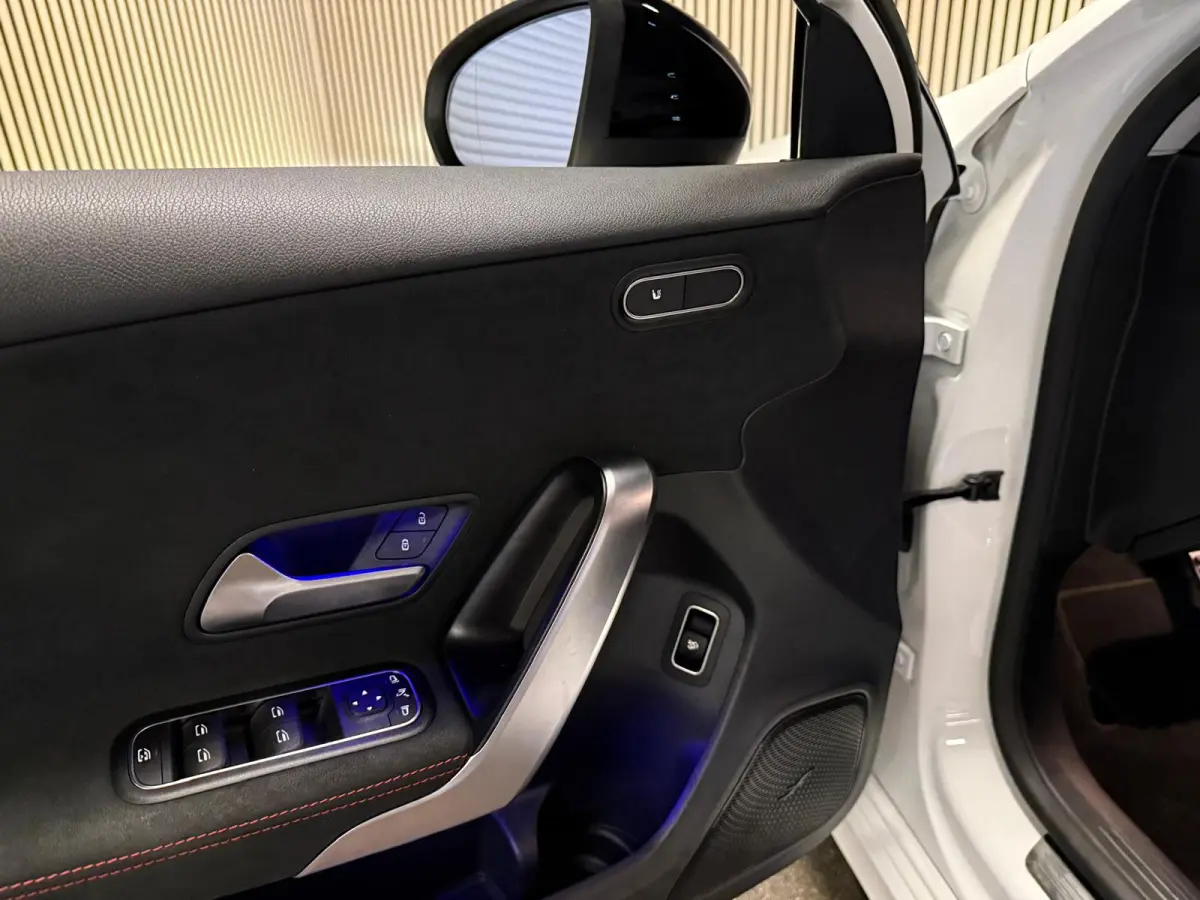 200 AMG STYLING-PANO-CAMERA-NIGHT-MULTISPAAKS-APPLE CARPLAY