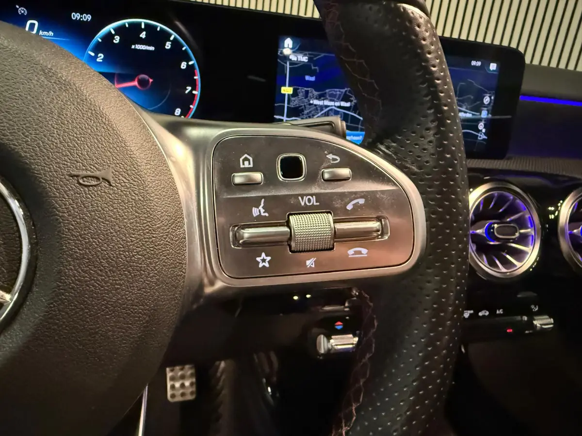 200 AMG STYLING-PANO-CAMERA-NIGHT-MULTISPAAKS-APPLE CARPLAY
