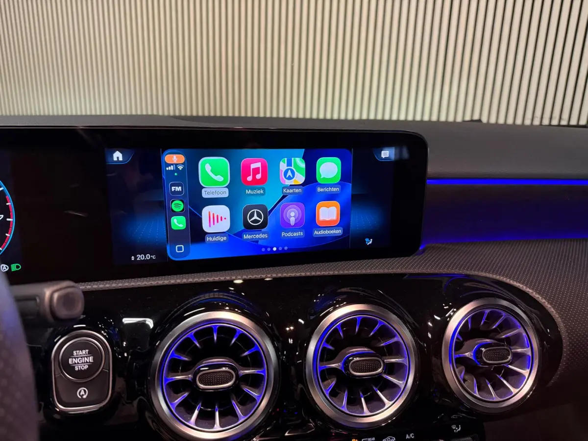 200 AMG STYLING-PANO-CAMERA-NIGHT-MULTISPAAKS-APPLE CARPLAY