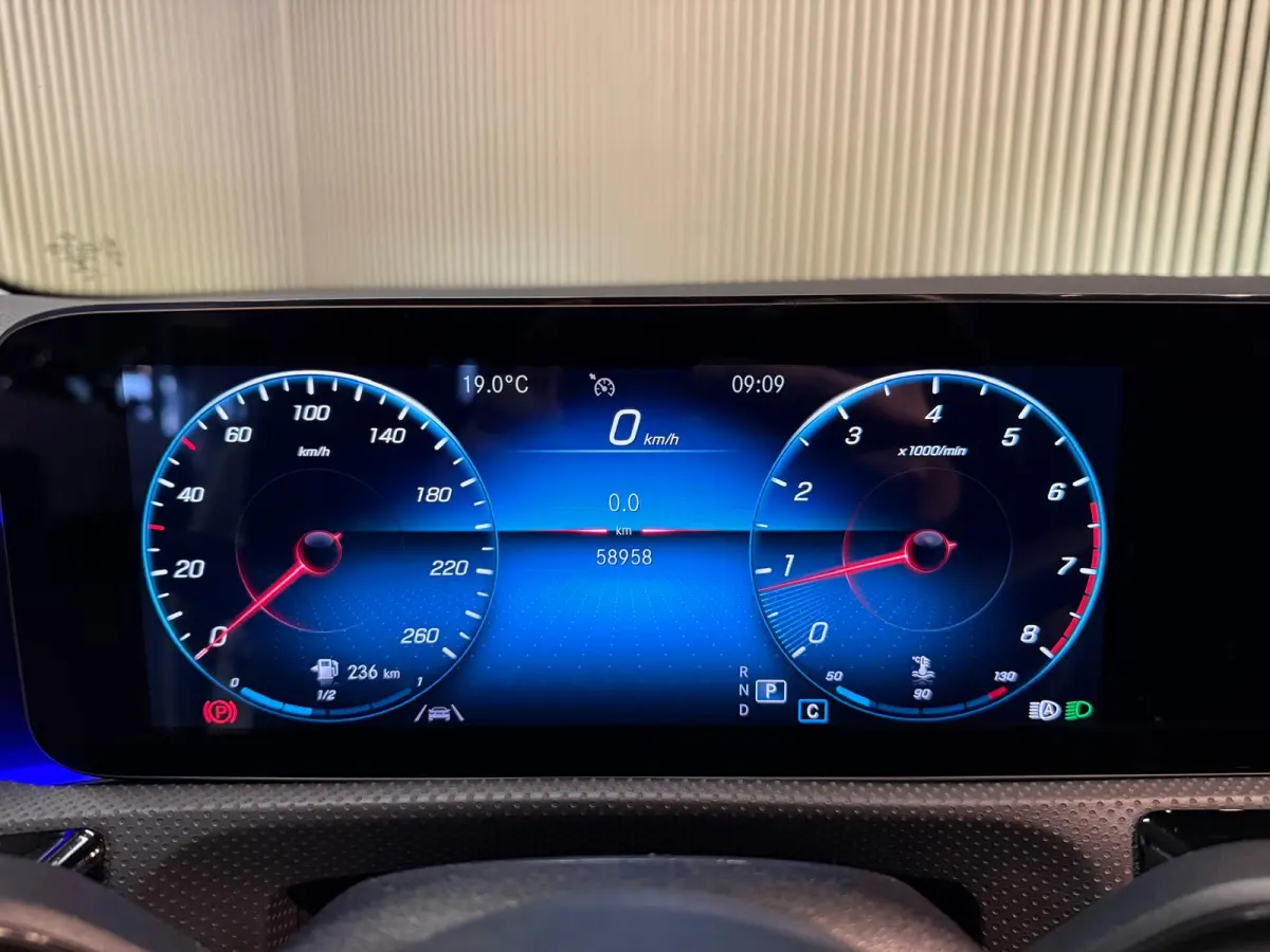 200 AMG STYLING-PANO-CAMERA-NIGHT-MULTISPAAKS-APPLE CARPLAY