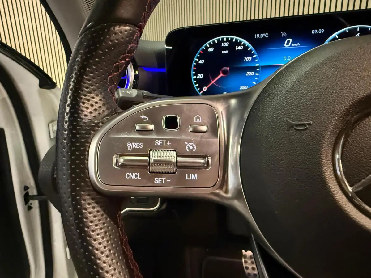 200 AMG STYLING-PANO-CAMERA-NIGHT-MULTISPAAKS-APPLE CARPLAY