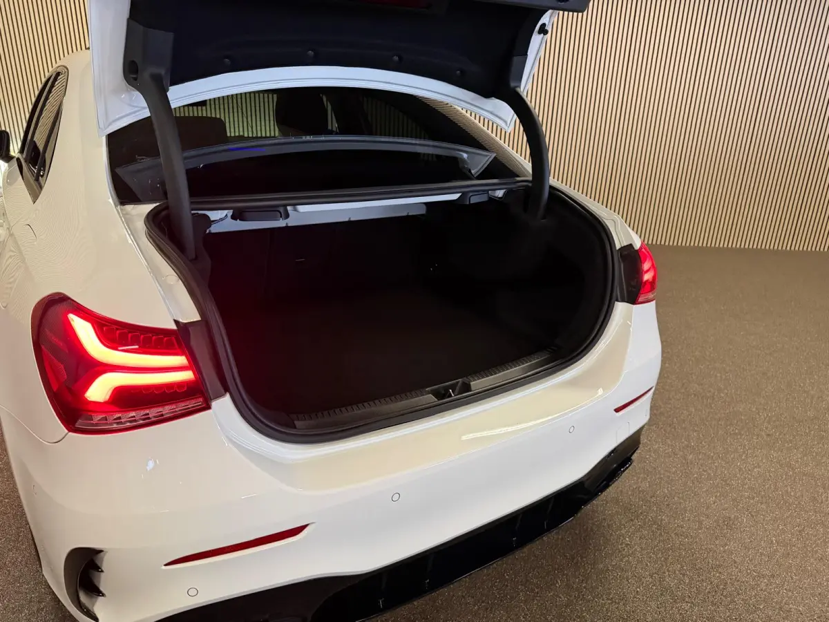 200 AMG STYLING-PANO-CAMERA-NIGHT-MULTISPAAKS-APPLE CARPLAY