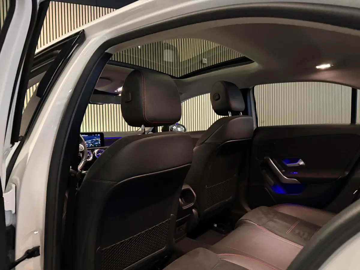 200 AMG STYLING-PANO-CAMERA-NIGHT-MULTISPAAKS-APPLE CARPLAY