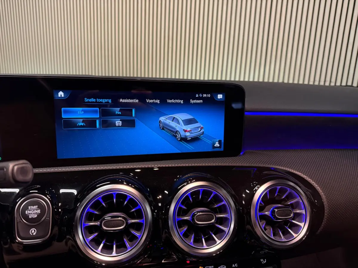 200 AMG STYLING-PANO-CAMERA-NIGHT-MULTISPAAKS-APPLE CARPLAY