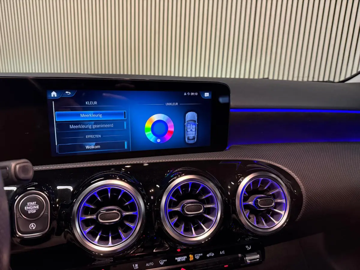 200 AMG STYLING-PANO-CAMERA-NIGHT-MULTISPAAKS-APPLE CARPLAY