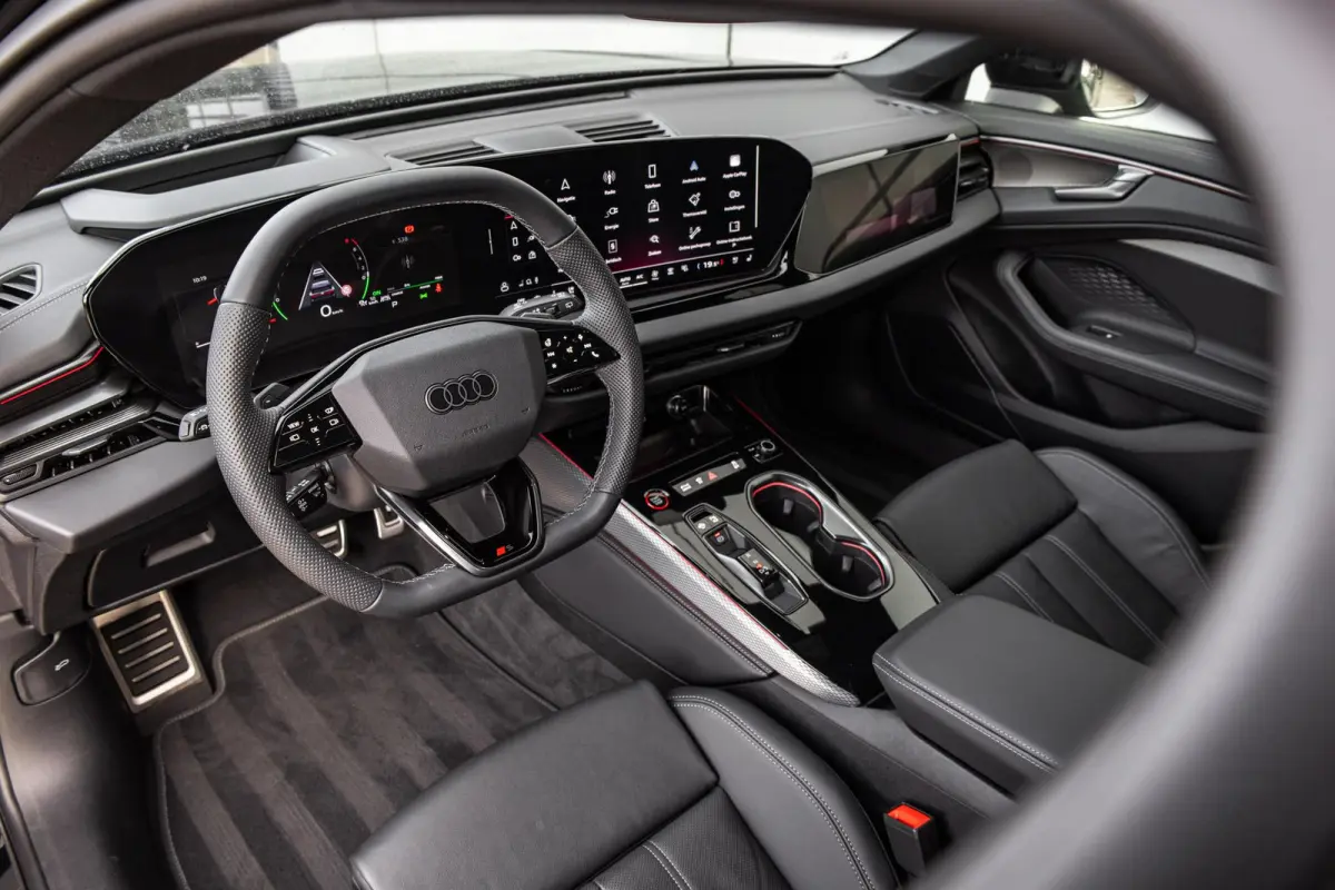 2.0 e-hybrid 367pk quattro S edition Competition | Luchtvering | HUD | Trekhaak | Stoelventilatie | B&O Audio | S6 Sierstukken