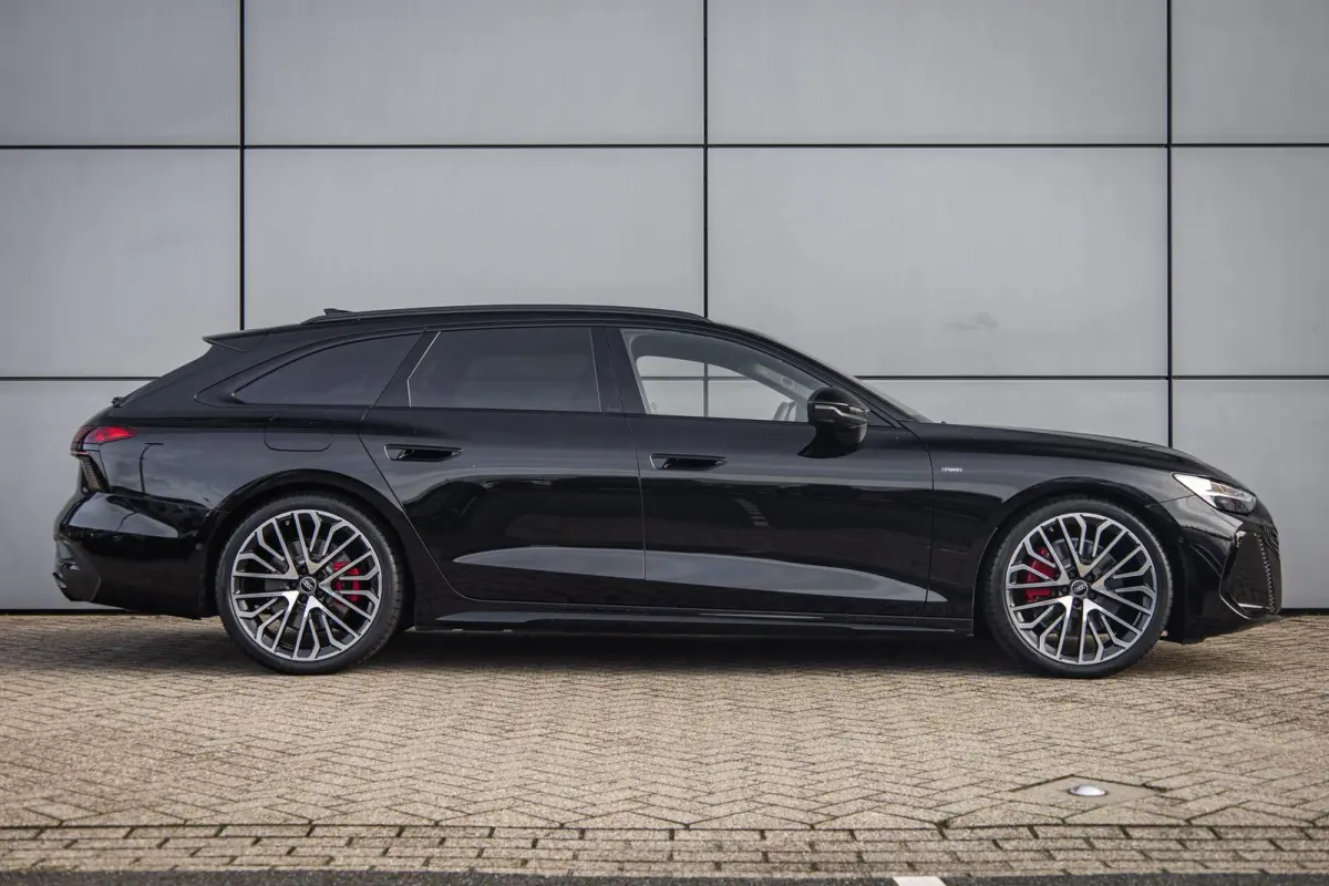 2.0 e-hybrid 367pk quattro S edition Competition | Luchtvering | HUD | Trekhaak | Stoelventilatie | B&O Audio | S6 Sierstukken