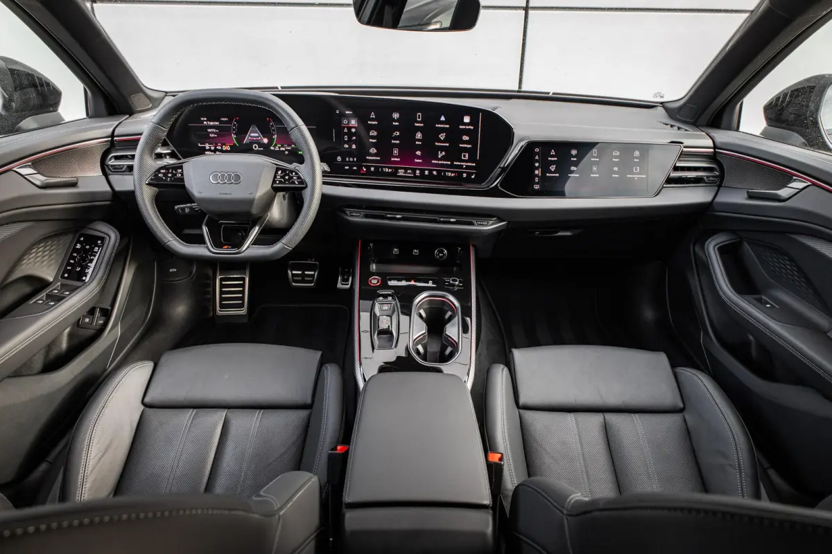 2.0 e-hybrid 367pk quattro S edition Competition | Luchtvering | HUD | Trekhaak | Stoelventilatie | B&O Audio | S6 Sierstukken