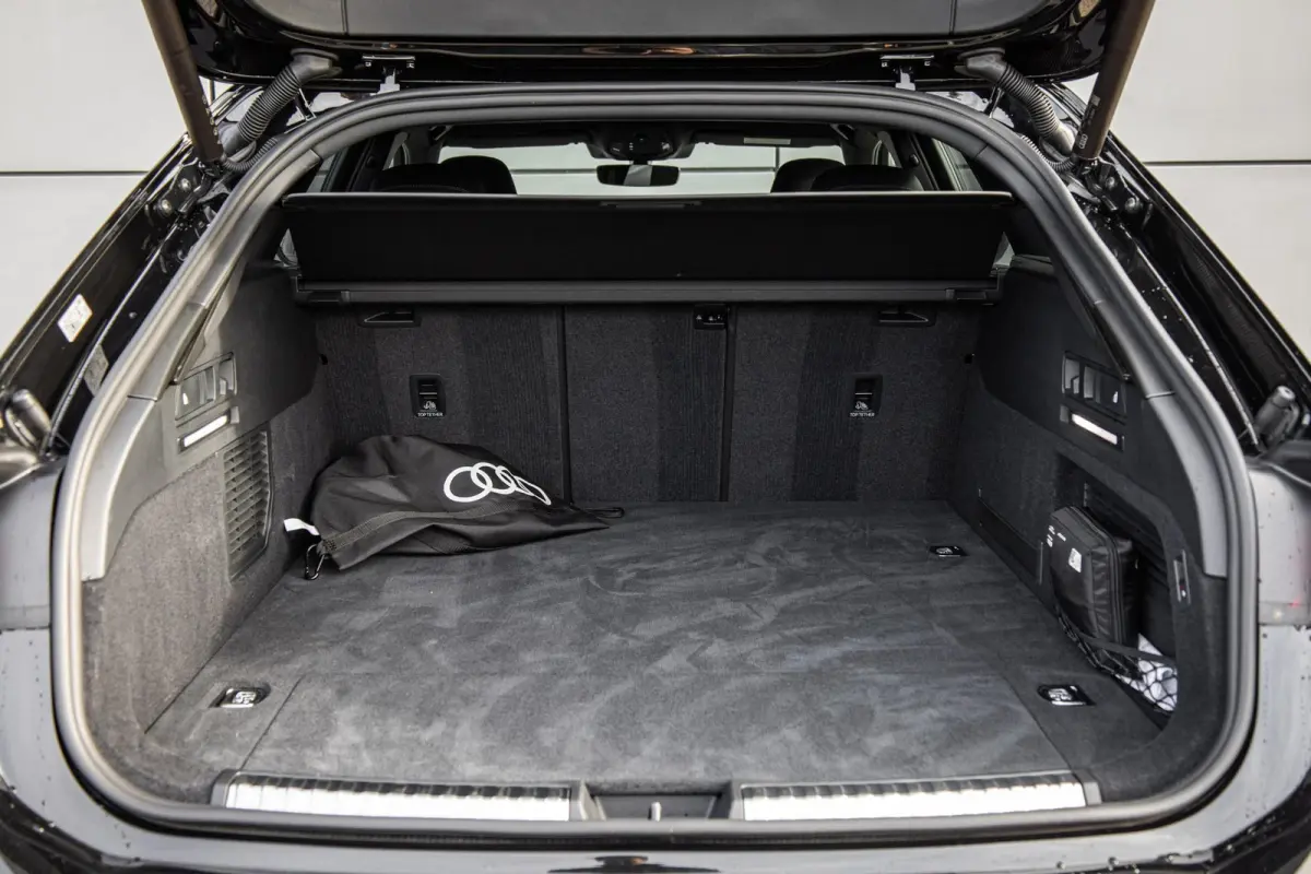 2.0 e-hybrid 367pk quattro S edition Competition | Luchtvering | HUD | Trekhaak | Stoelventilatie | B&O Audio | S6 Sierstukken