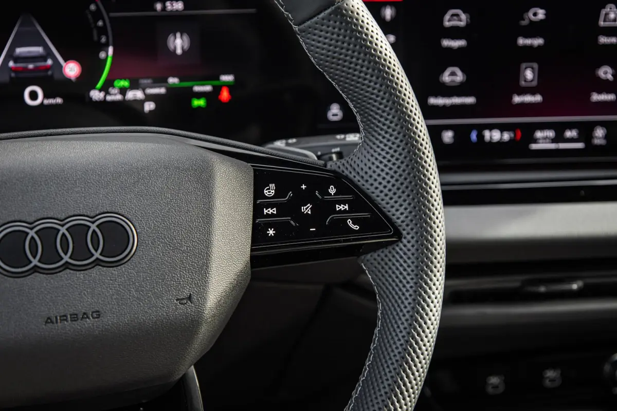 2.0 e-hybrid 367pk quattro S edition Competition | Luchtvering | HUD | Trekhaak | Stoelventilatie | B&O Audio | S6 Sierstukken