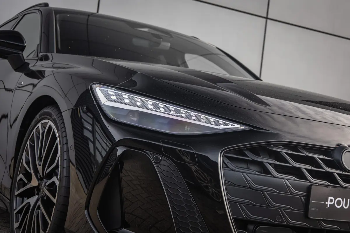 2.0 e-hybrid 367pk quattro S edition Competition | Luchtvering | HUD | Trekhaak | Stoelventilatie | B&O Audio | S6 Sierstukken